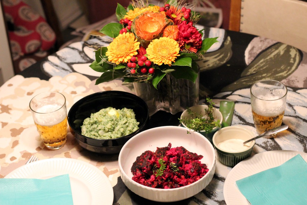 VÄRIKÄSTÄ SYYSRUOKAA