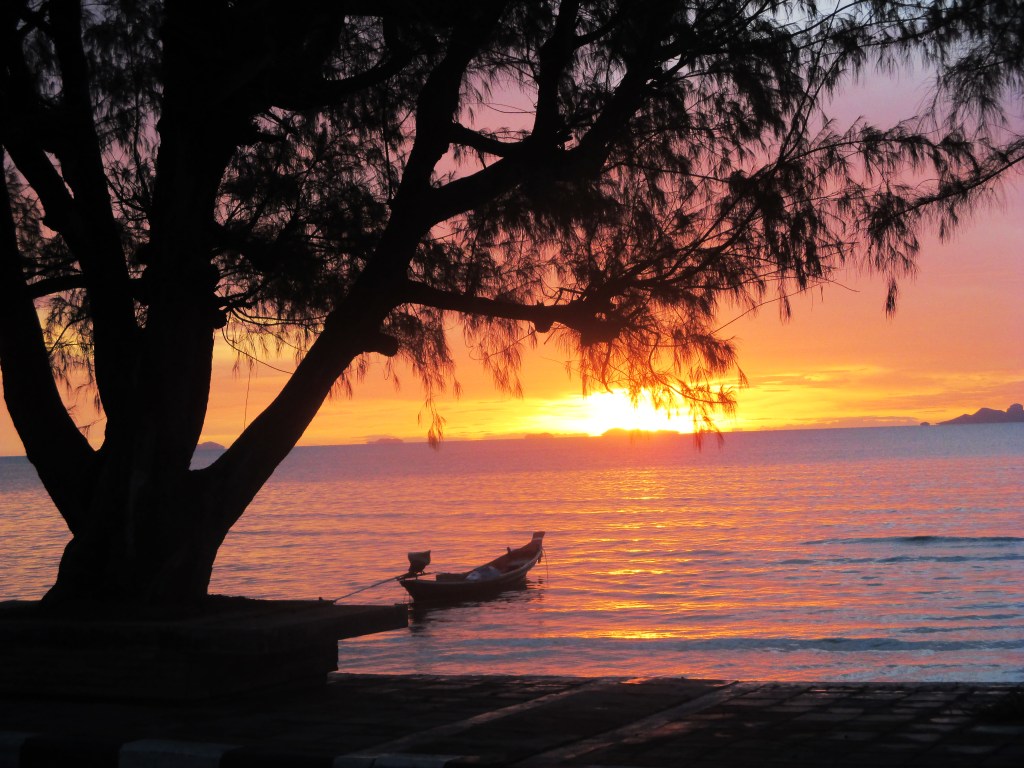 MATKAN ENSIMMÄINEN AURINGONLASKU KOH SAMUILLA