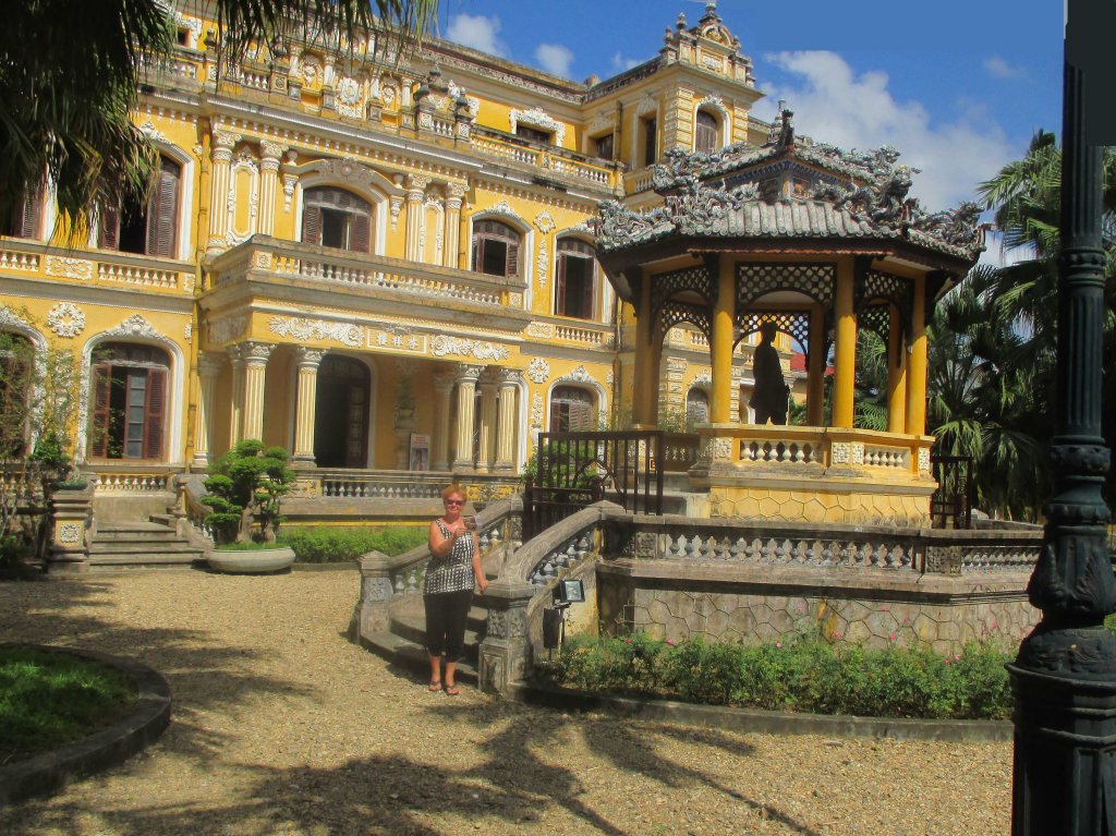 LOISTELIAS AN DINH PALATSI