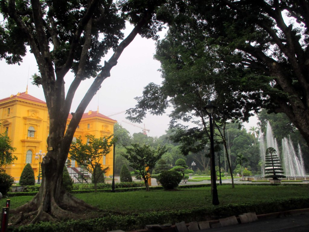 PRESIDENTINPALATSIIN EI TURISTEILLA OLLUT ASIAA