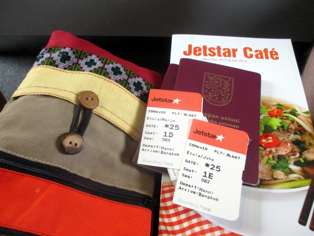 PAIKAT YKKÖSRIVISSÄ MAKSOIVAT 200000 DONGIA (VIISI DOLLARIA HENGELTÄ)