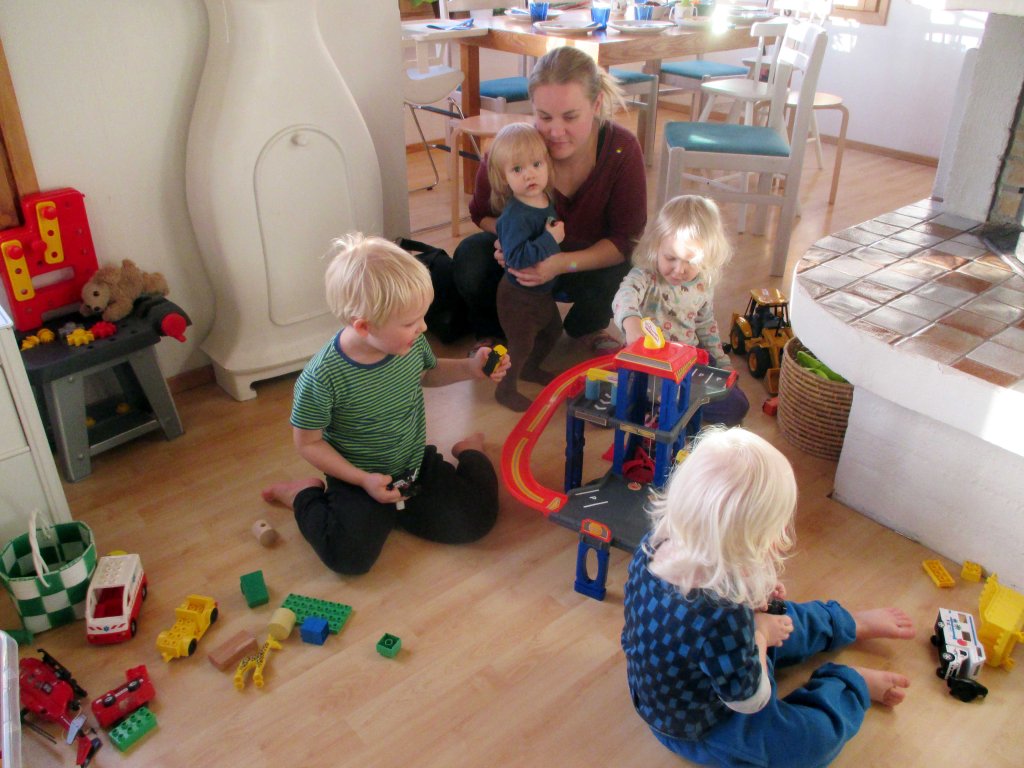 ANNA, MISKA 1V, OTSO 4V, SAMU 3V JA VISA 2V PIKKUAUTOJEN HUUMASSA