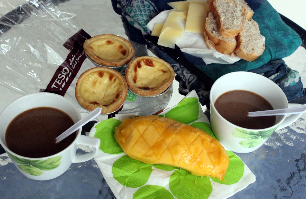 IMPROVISOITU HOTELLIHONEAAMIAINEN