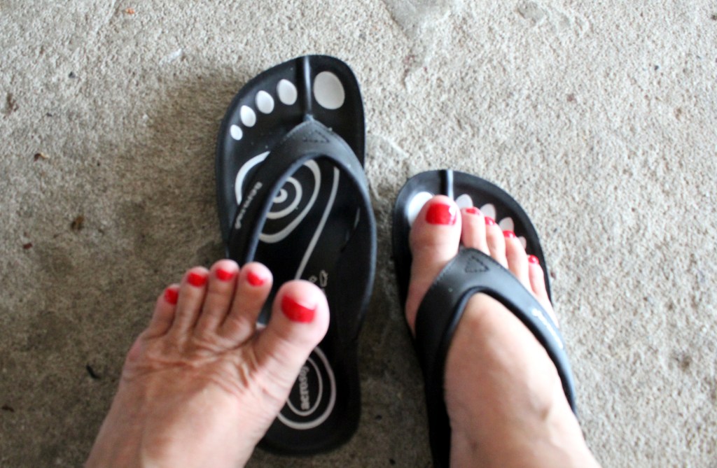 UUDET SANDAALIT JA HOIDETUT KYNNET