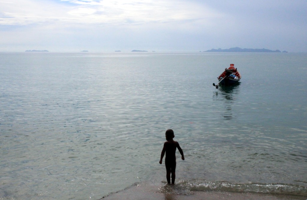 SADE LAKKASI PUOLENPÄIVÄN AIKAAN