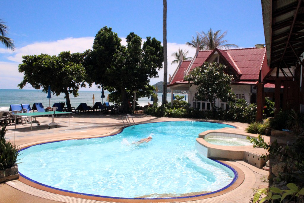 MEREN RANNALTA LÖYTYY JOPA KAKSI UIMA-ALLASTA