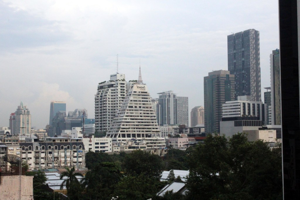 NÄKÖALA SILOMILLE HOTELLI NARAIN IKKUNASTA 