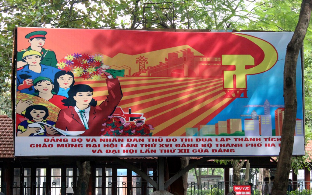 HANOI ON PUNAINEN KAUPUNKI PUNAISEN JOEN RANNALLA