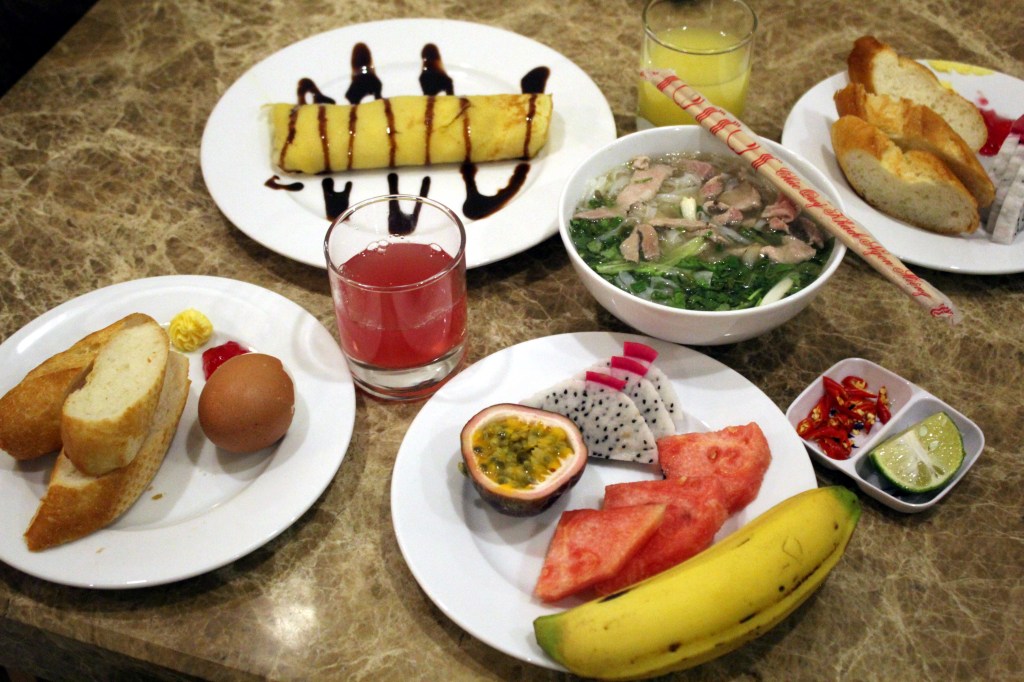 AAMIAINEN HOTELLI RISING DRAGONIN TAPAAN