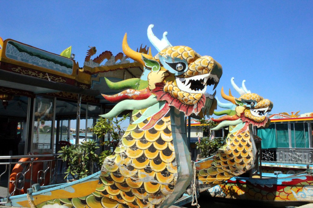 YLVÄITÄ LOHIKÄÄRMEVENEITÄ