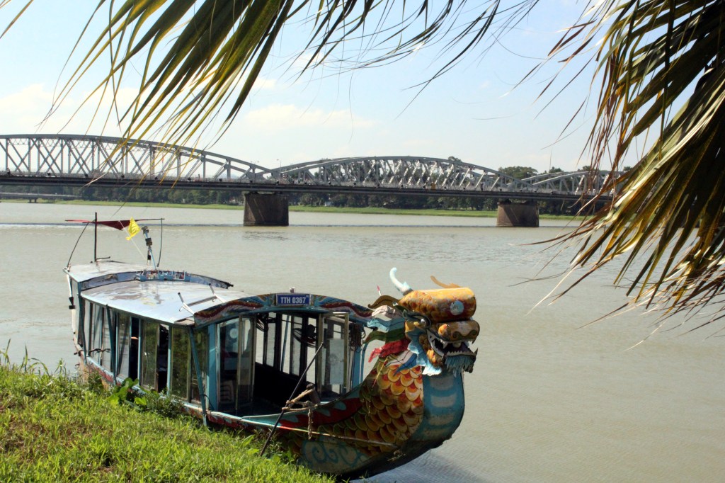 SILTA YLI PARFYYMIJOEN