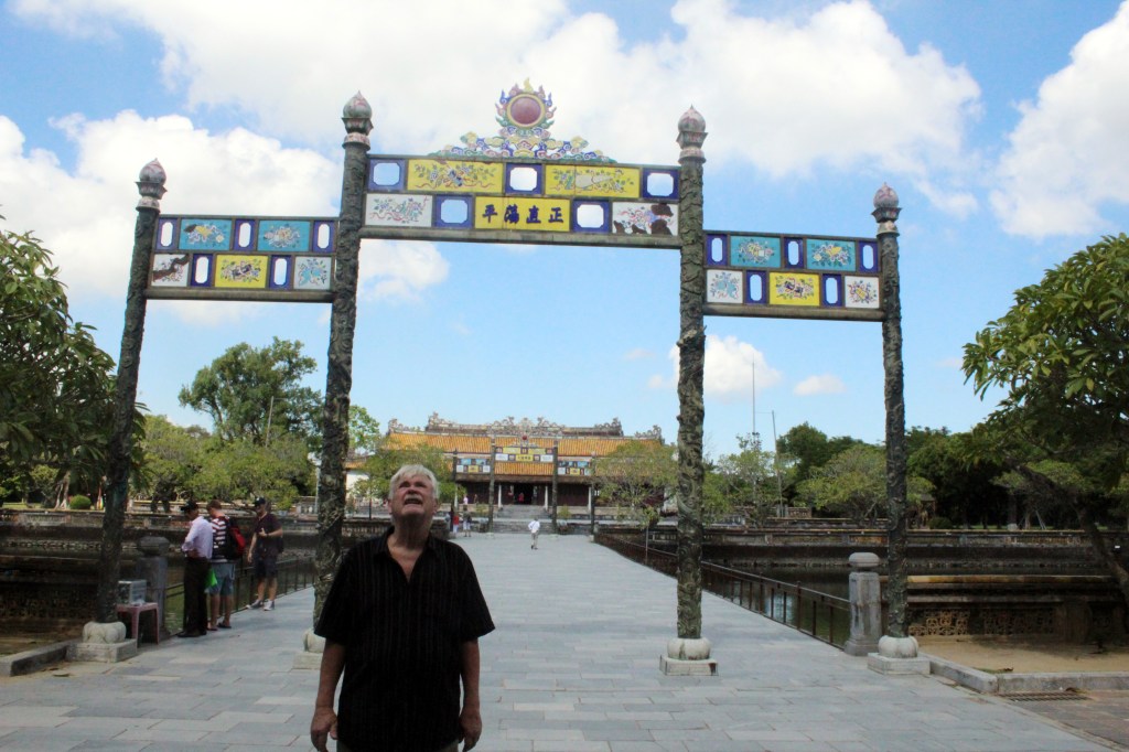 PORTIT KOHTI SISÄPIHOJA