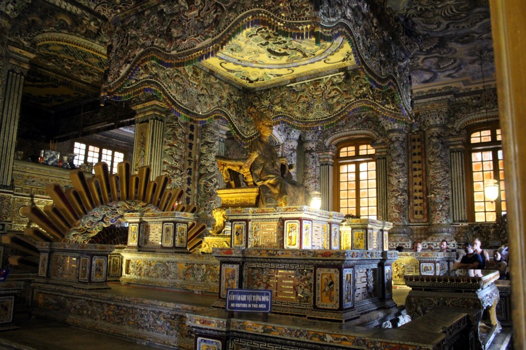 KEISARIN VALTAISTUIN