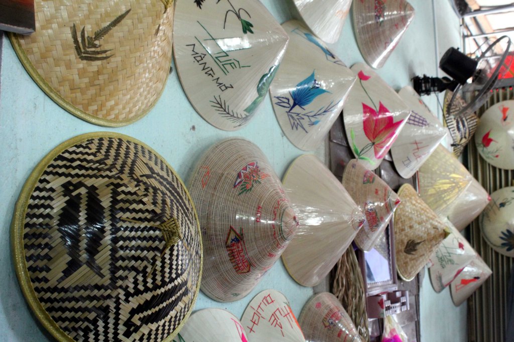 MILTÄHÄN NÄMÄ NÄYTTÄISIVÄT KOTISUOMESSA?