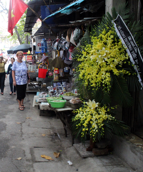 KUKKIA HANOIN KATUKUVASSA