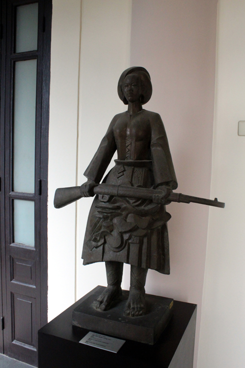 VEISTOKSISSA OLIVAT SOTILAALLISIA