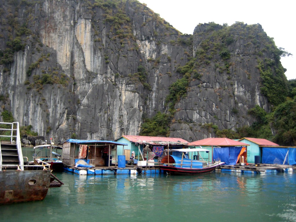 KELLUVA KALASTAJAKYLÄ