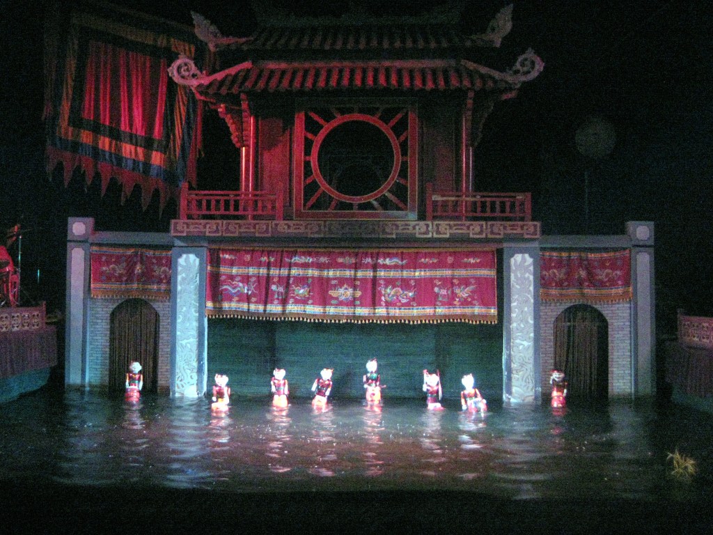 KIEHTOVA VESINUKKETEATTERI