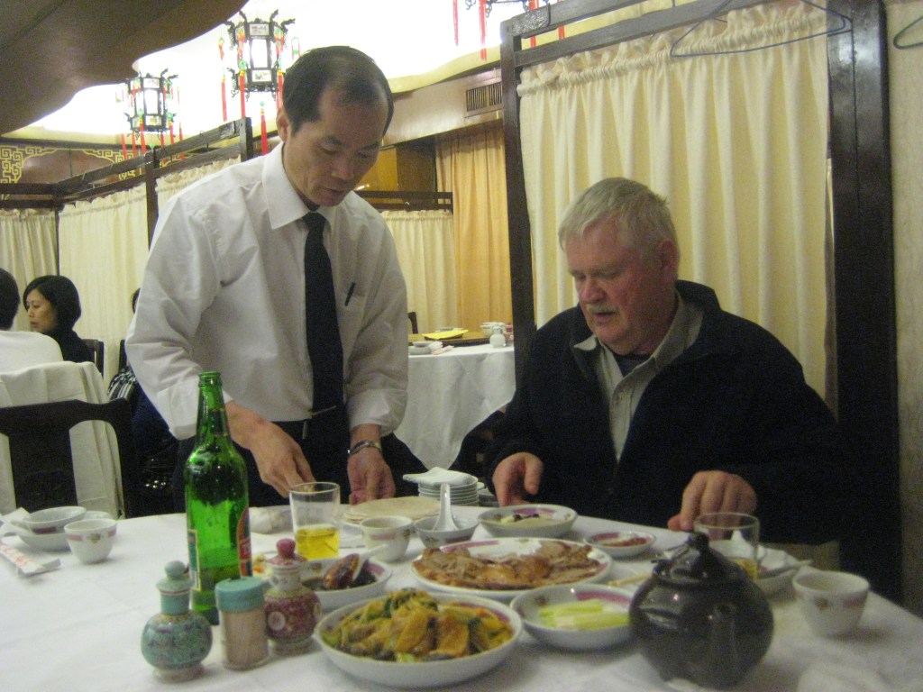 JUSSI SAA OPASTUSTA MITEN PEKINGIN ANKKAA SYÖDÄÄN