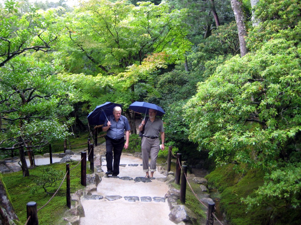 TEMPPELIN PUUTARHASSA