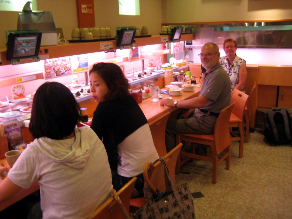 SUSHIT SAAPUIVAT JUNALLA