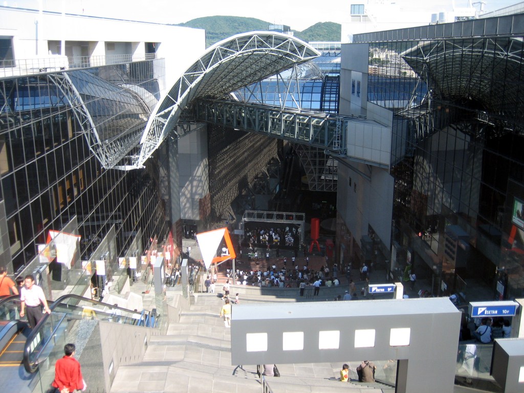 LÄHDÖSSÄ LUOTIJUNALLA KIOTOSTA TOKIOON