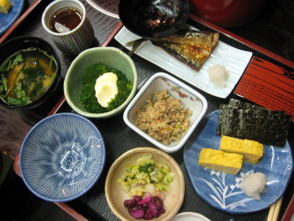 JAPANILAINEN AAMIAINEN