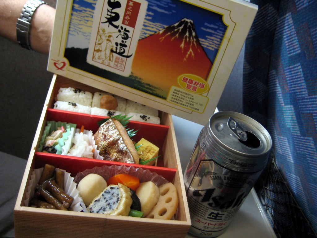 ENSIMMÄISET EVÄSBOXIMME