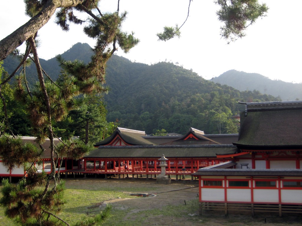 ITSUKUSHIMAN PÄÄTEMPPELI 