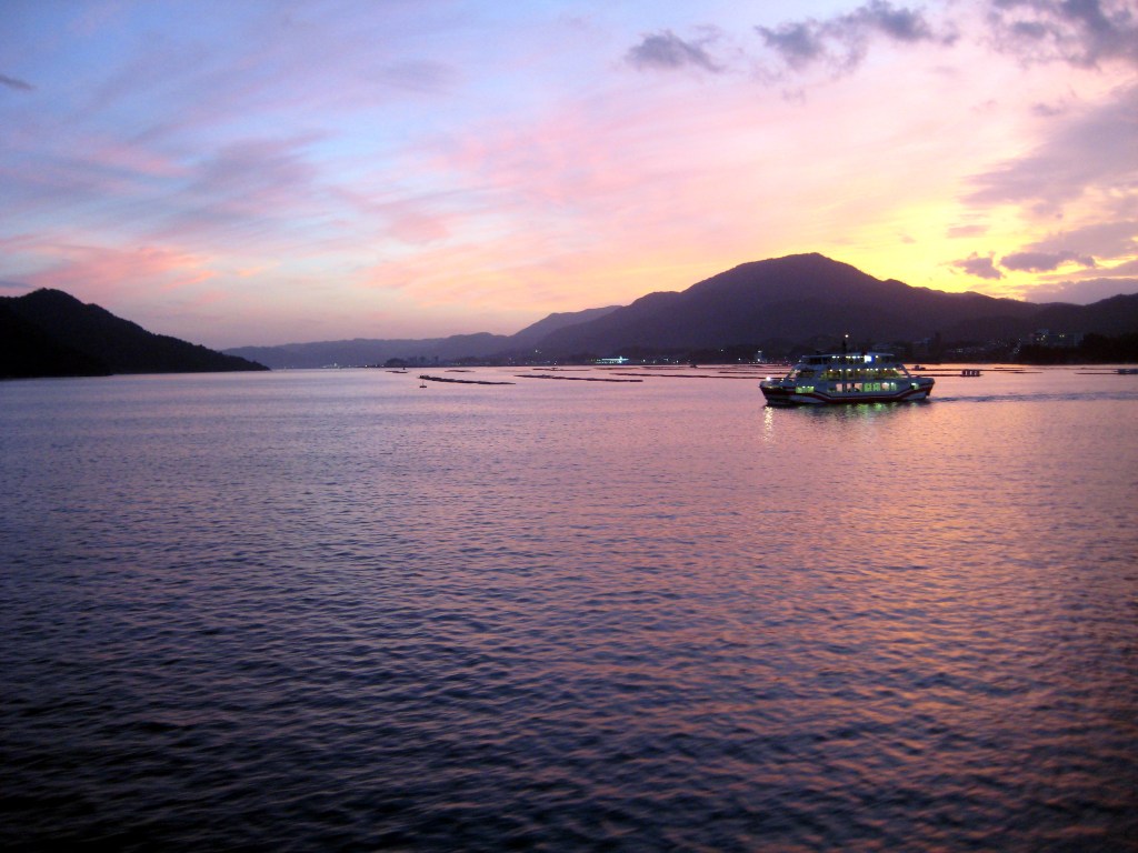 AURINGONLASKU MIYAJIMALLA