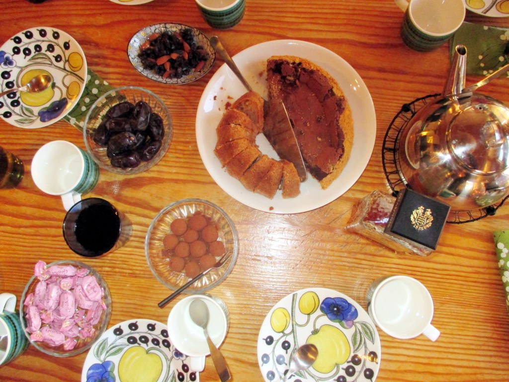 JOULUINEN JÄLKIRUOKAPÖYTÄ