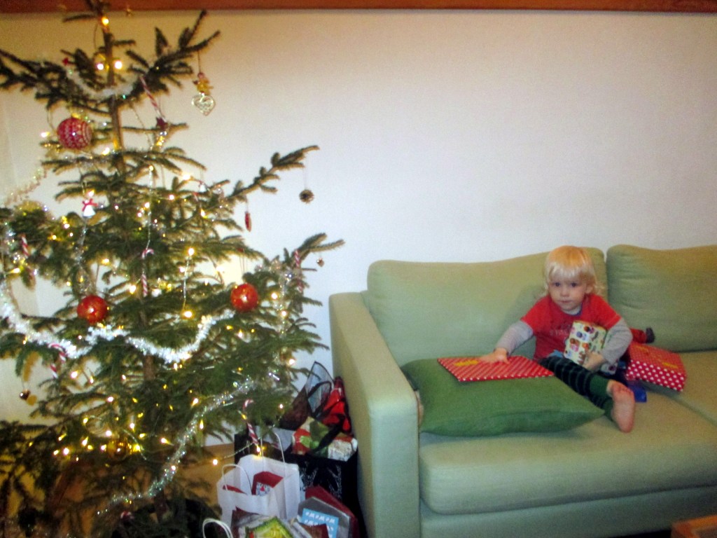 VISA HUOLEHTI, ETTEIVÄT LAHJAPAKETIT MENE HUKKAAN ENNEN AVAAMISTA