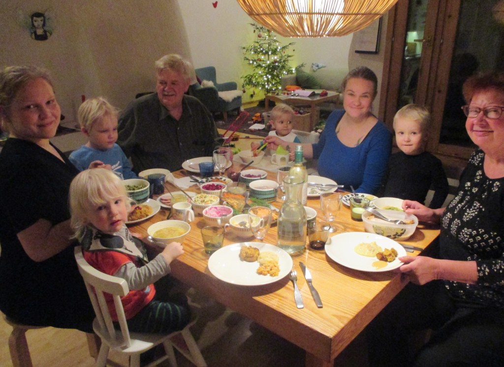 JOULURUOKAA TARJOO KUNNON VÄKI