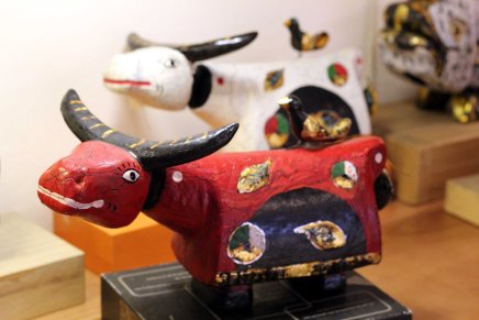 punaliput liehuivat ha&nbsp;noissa