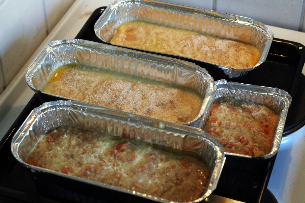 UUNI HAJOSI JOULUAATTONA, LAATIKOT KYPSYIVÄT LIEDELLÄ VESIHAUTEESSA