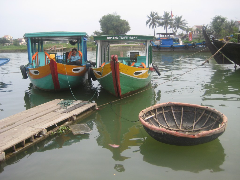 KALASTAJIEN VENEITÄ