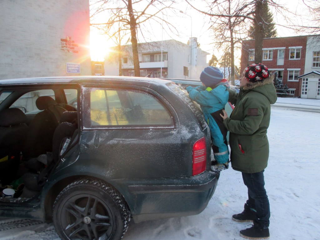 SAMU AUTTOI SKRABAAMAAN AUTON