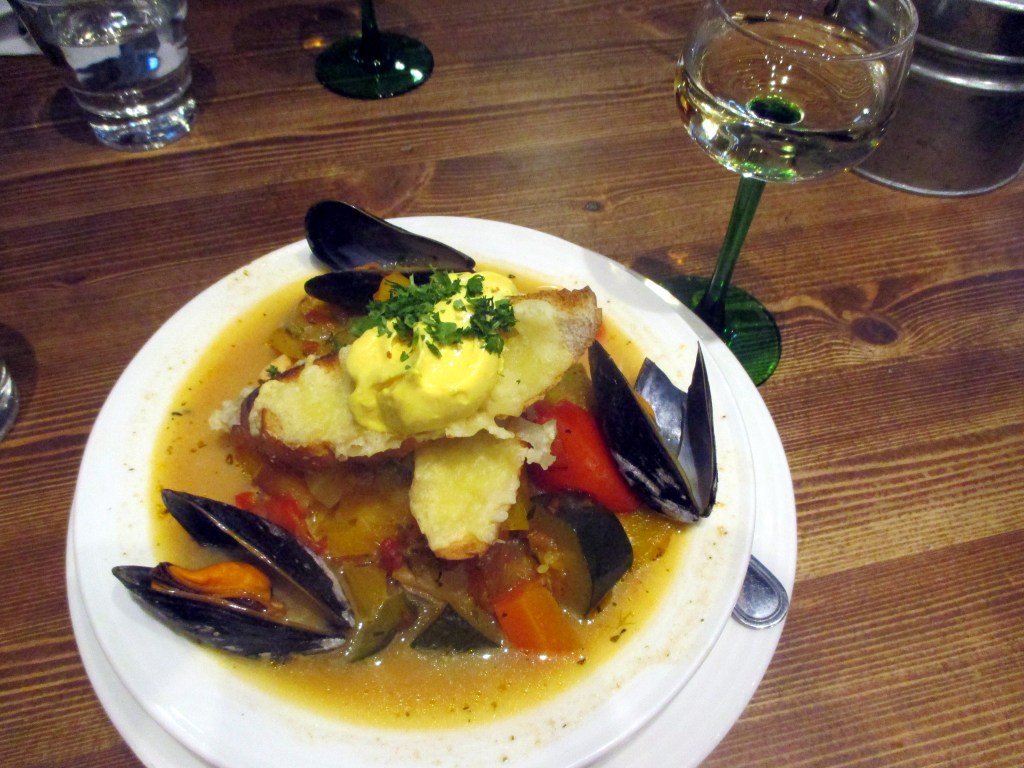HERKULLISTA BOUILLABAISSEA ALSACIN VIININ KERA