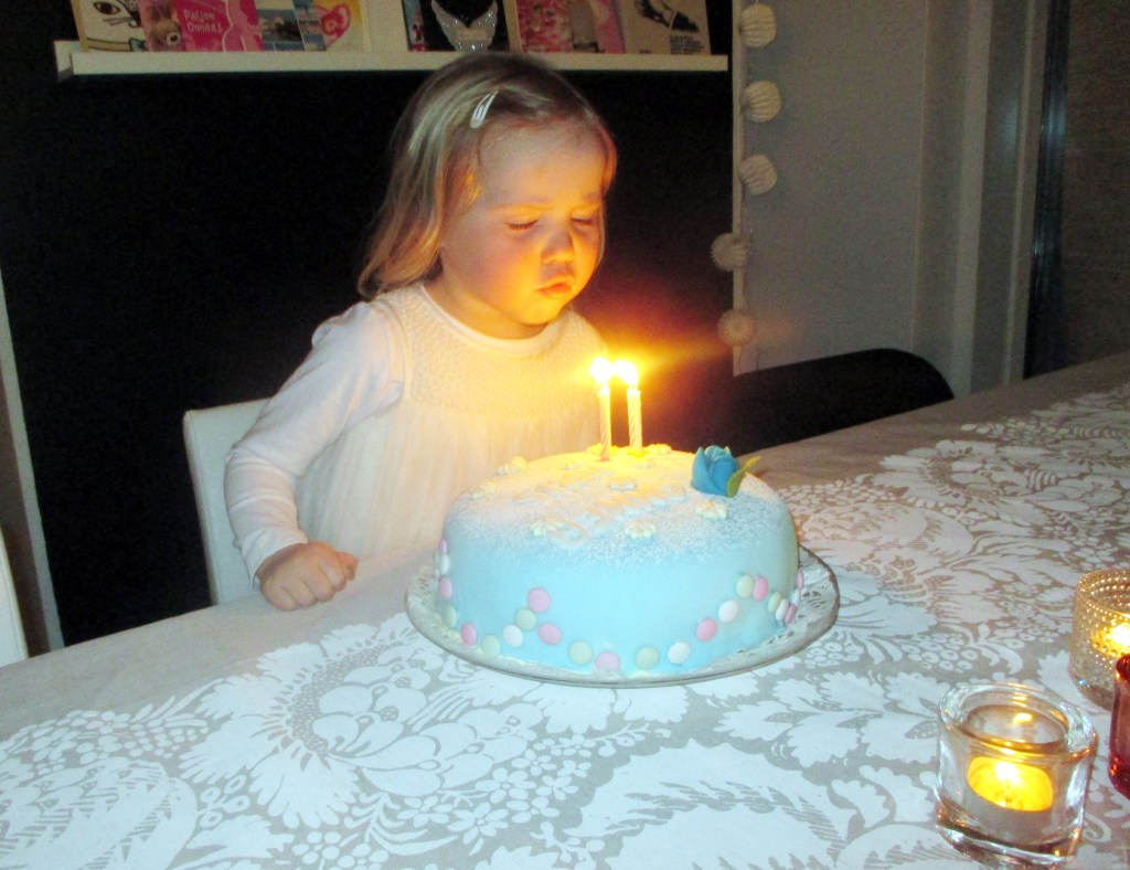 SYNTYMÄPÄIVÄSANKARI IIRIS 4 V