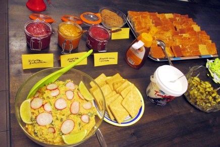 blinipannukakkua ja kirjasuosituksia marttaillassa