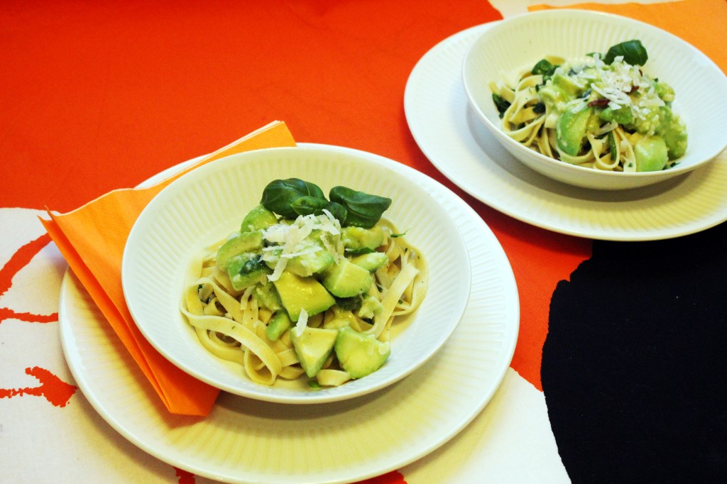 AVOCADO-PINAATTIPASTA MAISTUI