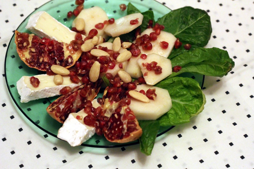 BRIE-GRANAATTIOMENASALAATTI