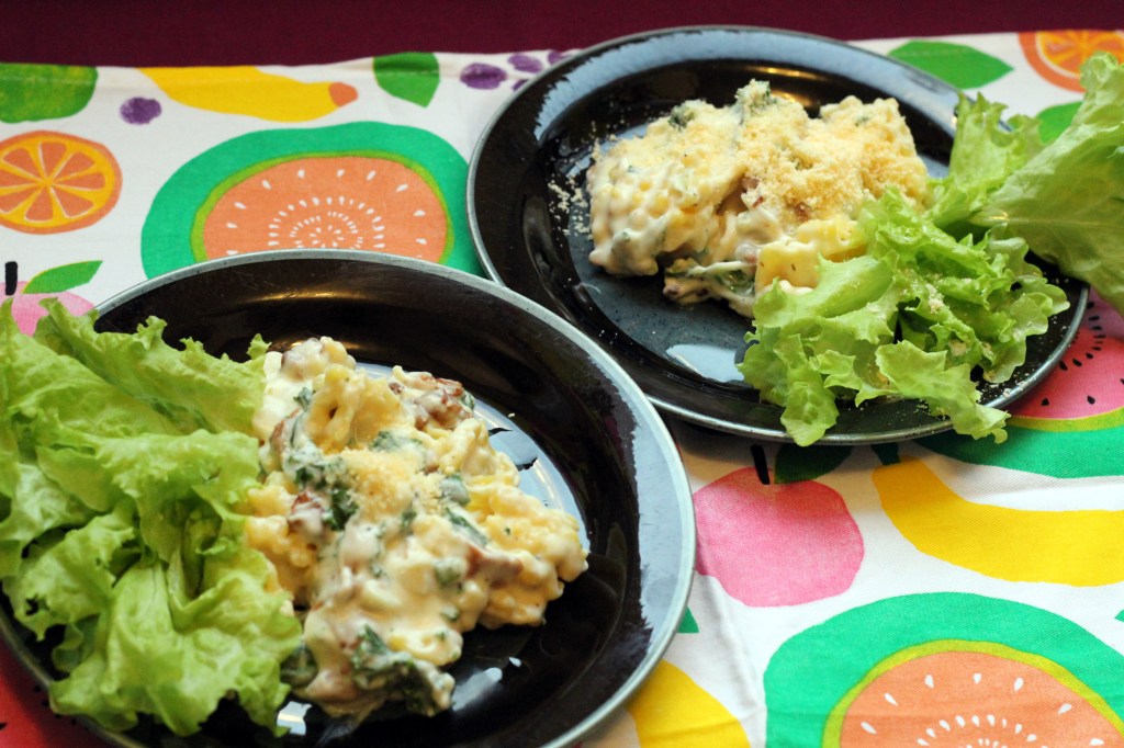 JUUSTOMAKARONIA KAHDELLE