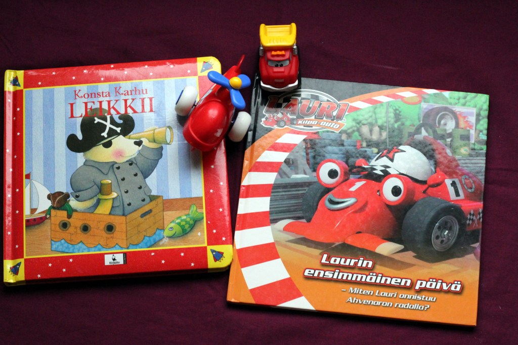 KIRJATULIAISIA PIKKUPOJILLE