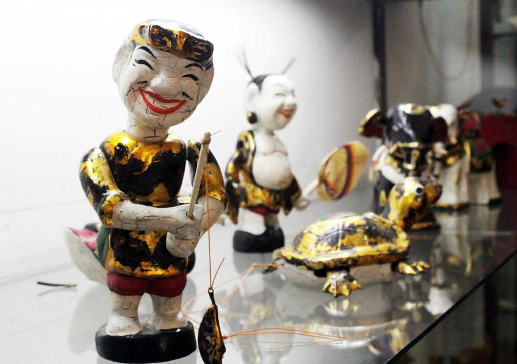 KILPAILUKUVA 1 "VESINUKKETEATTERILAISIA"