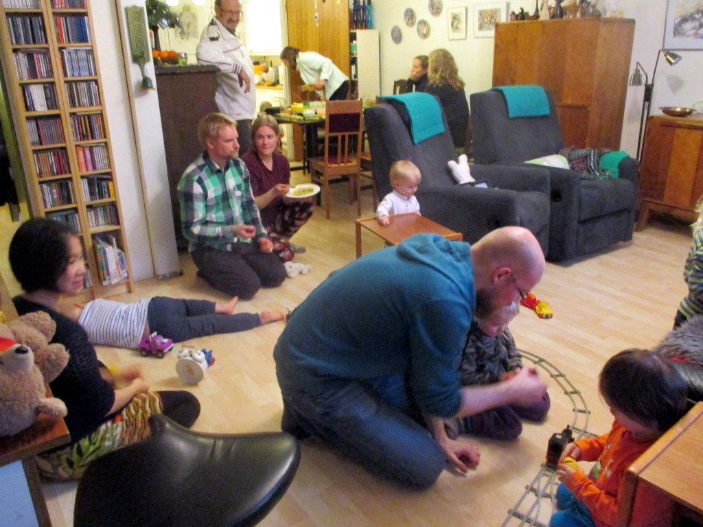 LEGOJUNARATA KIINNOSTI PIKKUPOIKIA JA VÄHÄN ISOMPIAKIN