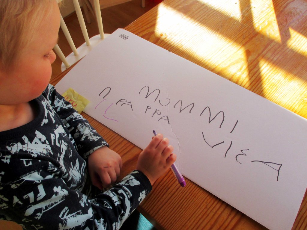 NE TÄRKEÄT SANAT OVAT HALLUSSA