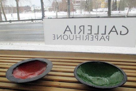 värirunoja -näyttely on&nbsp;ripustettu