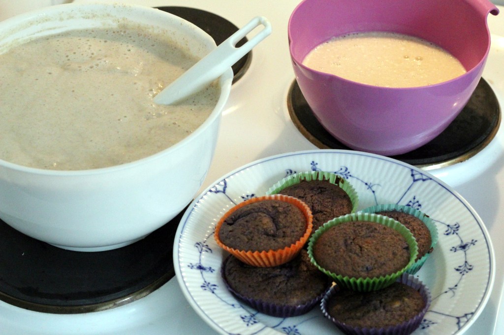 VIERAITA ODOTELLESSA