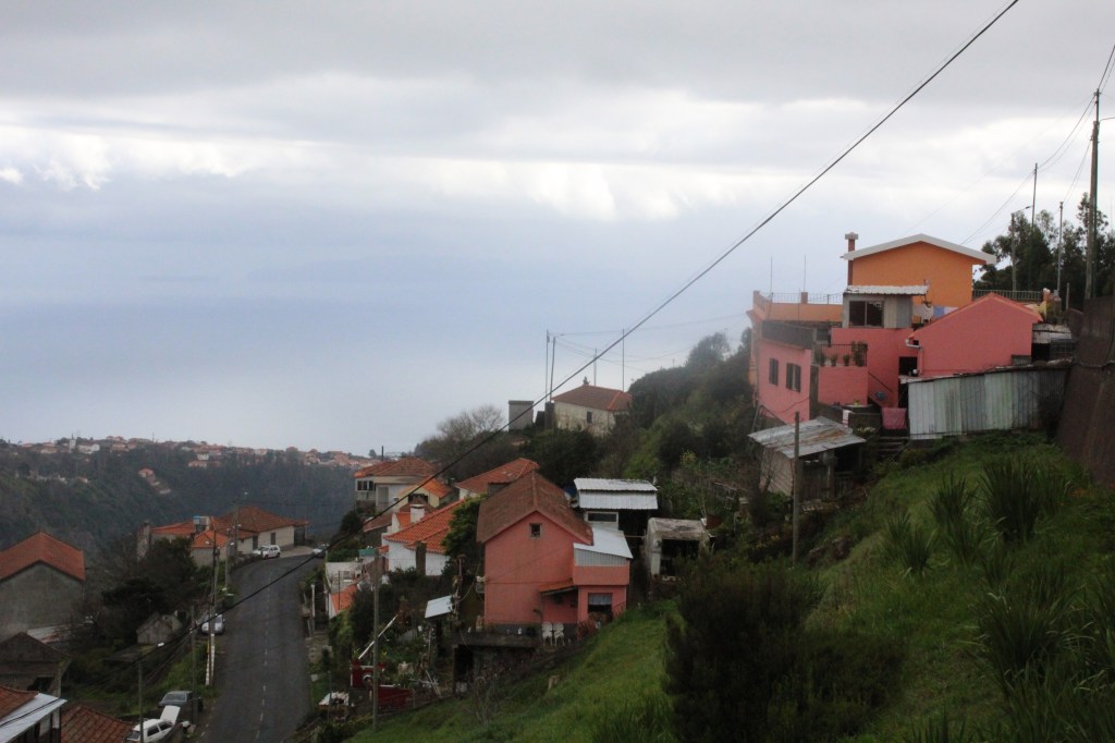 TALOT OLI RAKENNETTU RINTEESEEN